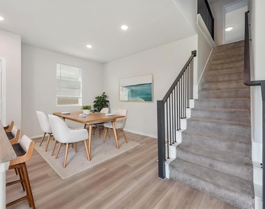 1012 Portina Drive - Photo Thumbnail 8