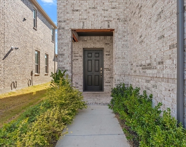 1012 Portina Drive - Photo Thumbnail 2