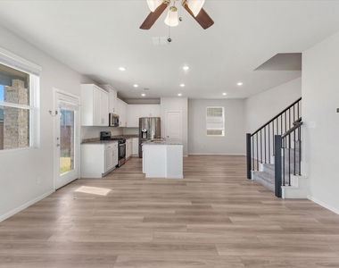 1012 Portina Drive - Photo Thumbnail 10