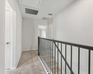 1012 Portina Drive - Photo Thumbnail 14