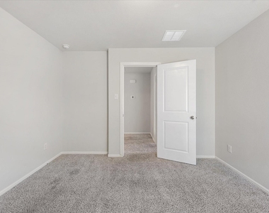 1012 Portina Drive - Photo Thumbnail 17