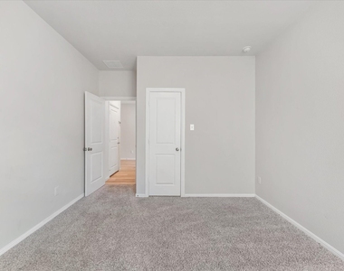 1012 Portina Drive - Photo Thumbnail 22