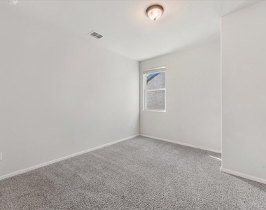1012 Portina Drive - Photo Thumbnail 21
