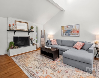 8211 Park Vista Circle - Photo Thumbnail 6