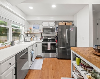 8211 Park Vista Circle - Photo Thumbnail 3