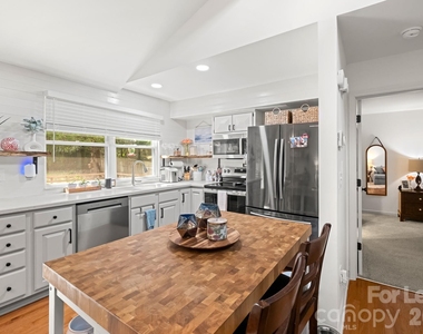 8211 Park Vista Circle - Photo Thumbnail 4
