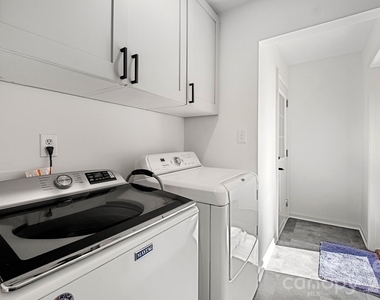 8211 Park Vista Circle - Photo Thumbnail 18