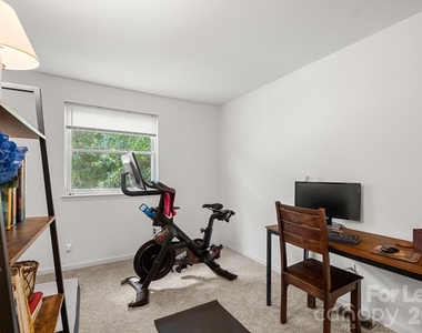 8211 Park Vista Circle - Photo Thumbnail 16