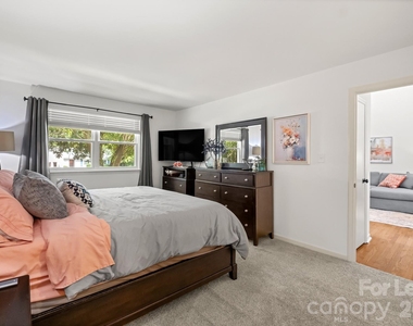 8211 Park Vista Circle - Photo Thumbnail 9
