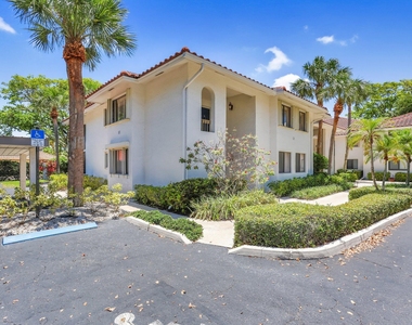 60 Pelican Pointe Drive - Photo Thumbnail 3