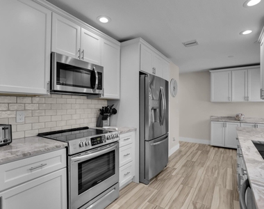 60 Pelican Pointe Drive - Photo Thumbnail 15