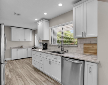 60 Pelican Pointe Drive - Photo Thumbnail 17