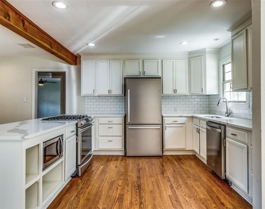 541 Parkhurst Drive - Photo Thumbnail 12