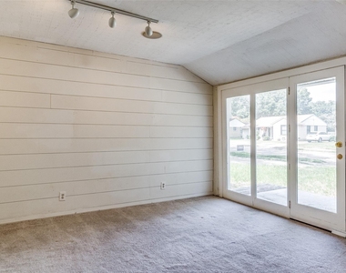 541 Parkhurst Drive - Photo Thumbnail 6