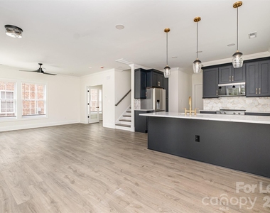 816 Walnut Avenue - Photo Thumbnail 6