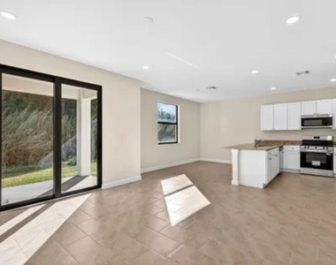 103 Sw Seminole Crossing Street - Photo Thumbnail 5