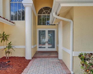 11340 Lakeshore Drive - Photo Thumbnail 3