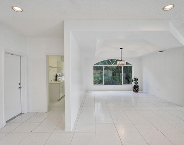 11340 Lakeshore Drive - Photo Thumbnail 8