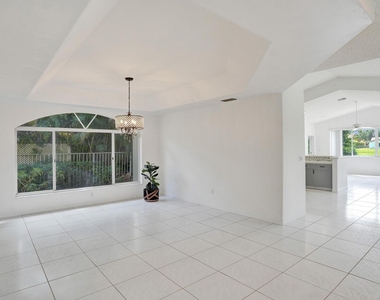 11340 Lakeshore Drive - Photo Thumbnail 9