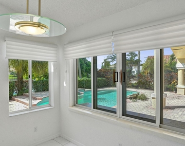 11340 Lakeshore Drive - Photo Thumbnail 19