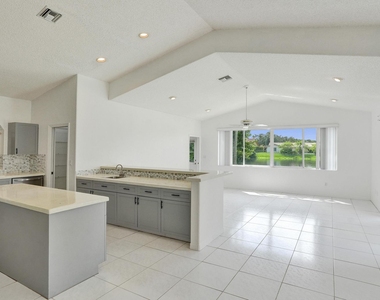 11340 Lakeshore Drive - Photo Thumbnail 13