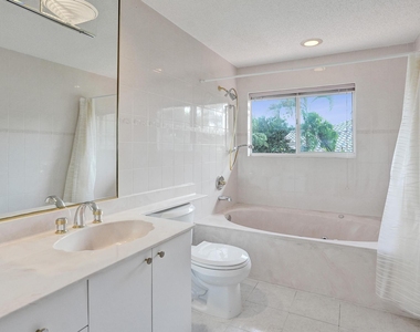 11340 Lakeshore Drive - Photo Thumbnail 46