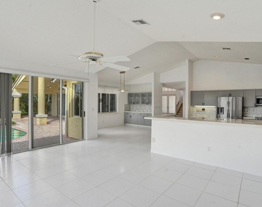 11340 Lakeshore Drive - Photo Thumbnail 24