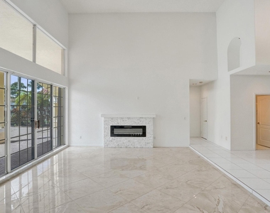11340 Lakeshore Drive - Photo Thumbnail 12