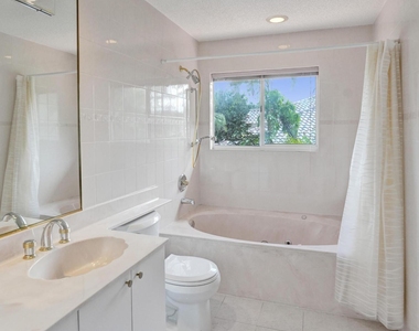 11340 Lakeshore Drive - Photo Thumbnail 47