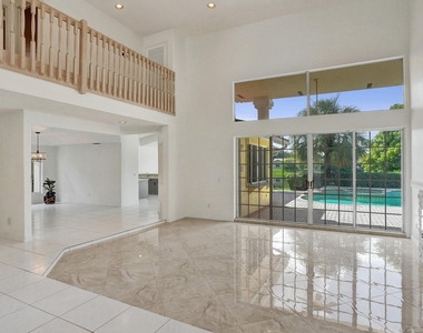 11340 Lakeshore Drive - Photo Thumbnail 5