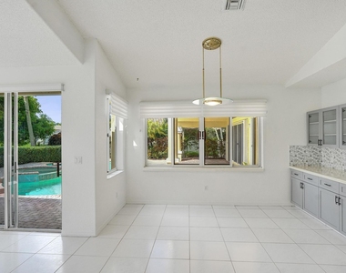 11340 Lakeshore Drive - Photo Thumbnail 18