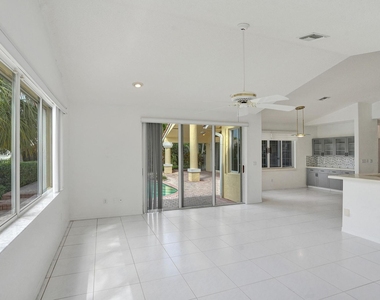 11340 Lakeshore Drive - Photo Thumbnail 23
