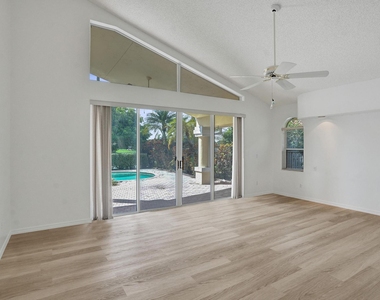 11340 Lakeshore Drive - Photo Thumbnail 27