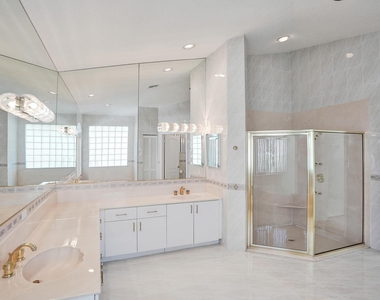 11340 Lakeshore Drive - Photo Thumbnail 34