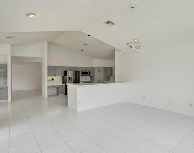 11340 Lakeshore Drive - Photo Thumbnail 22