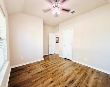 214 Lavaca Drive - Photo Thumbnail 16