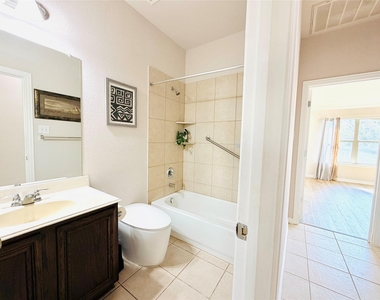 214 Lavaca Drive - Photo Thumbnail 19