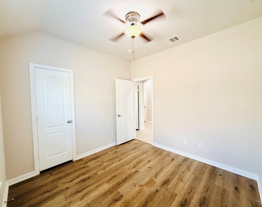 214 Lavaca Drive - Photo Thumbnail 18