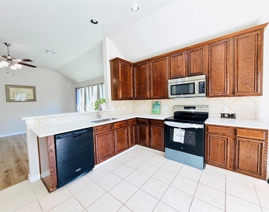 214 Lavaca Drive - Photo Thumbnail 9