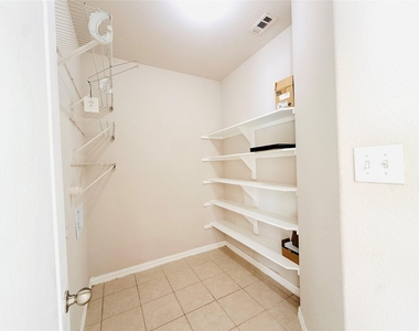 214 Lavaca Drive - Photo Thumbnail 12