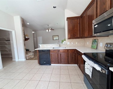 214 Lavaca Drive - Photo Thumbnail 11