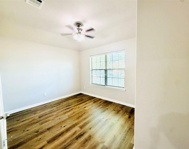 214 Lavaca Drive - Photo Thumbnail 14