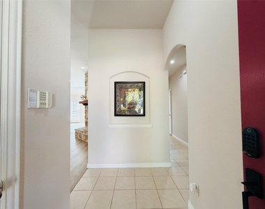214 Lavaca Drive - Photo Thumbnail 2