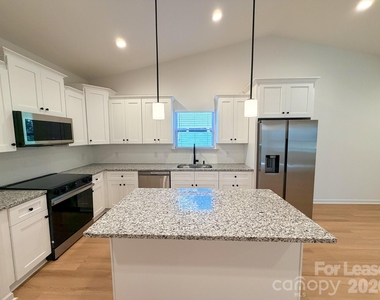 1500 Hollyleaf Avenue - Photo Thumbnail 14