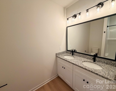 1500 Hollyleaf Avenue - Photo Thumbnail 12