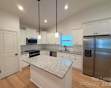 1500 Hollyleaf Avenue - Photo Thumbnail 13
