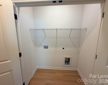 1500 Hollyleaf Avenue - Photo Thumbnail 18