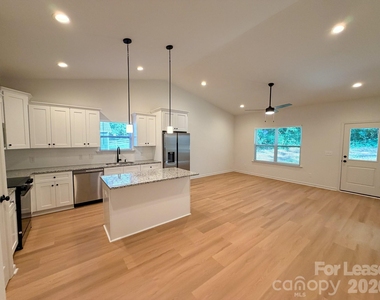 1500 Hollyleaf Avenue - Photo Thumbnail 4