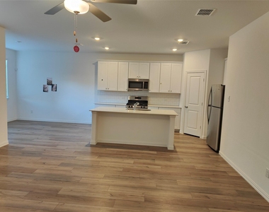 8416 Butterfly Lane - Photo Thumbnail 10