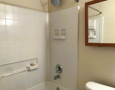 4513 Waterford Drive - Photo Thumbnail 9